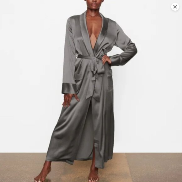 SKIMS Long Sleeve Silk Robe in Gunmetal Grey | Size Small - Picture 1 of 8